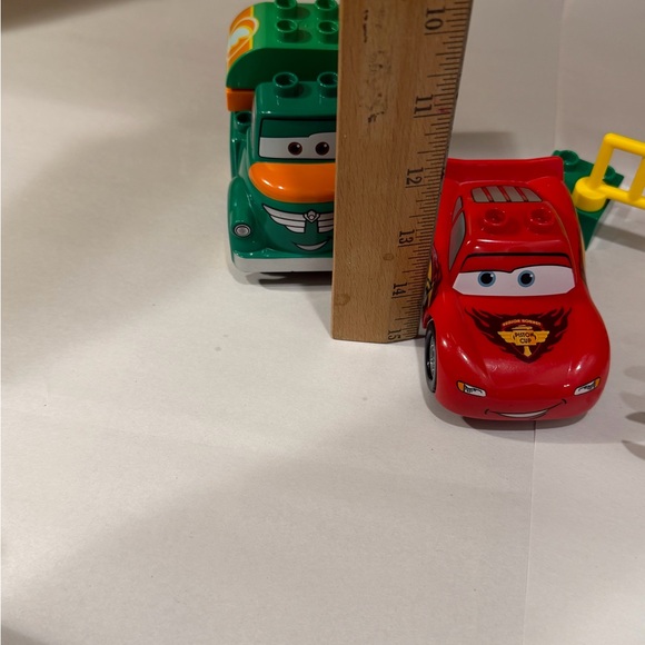 LEGO duplo Disney Cars McQueen  Building Set - Red and Green - Picture 5 of 5